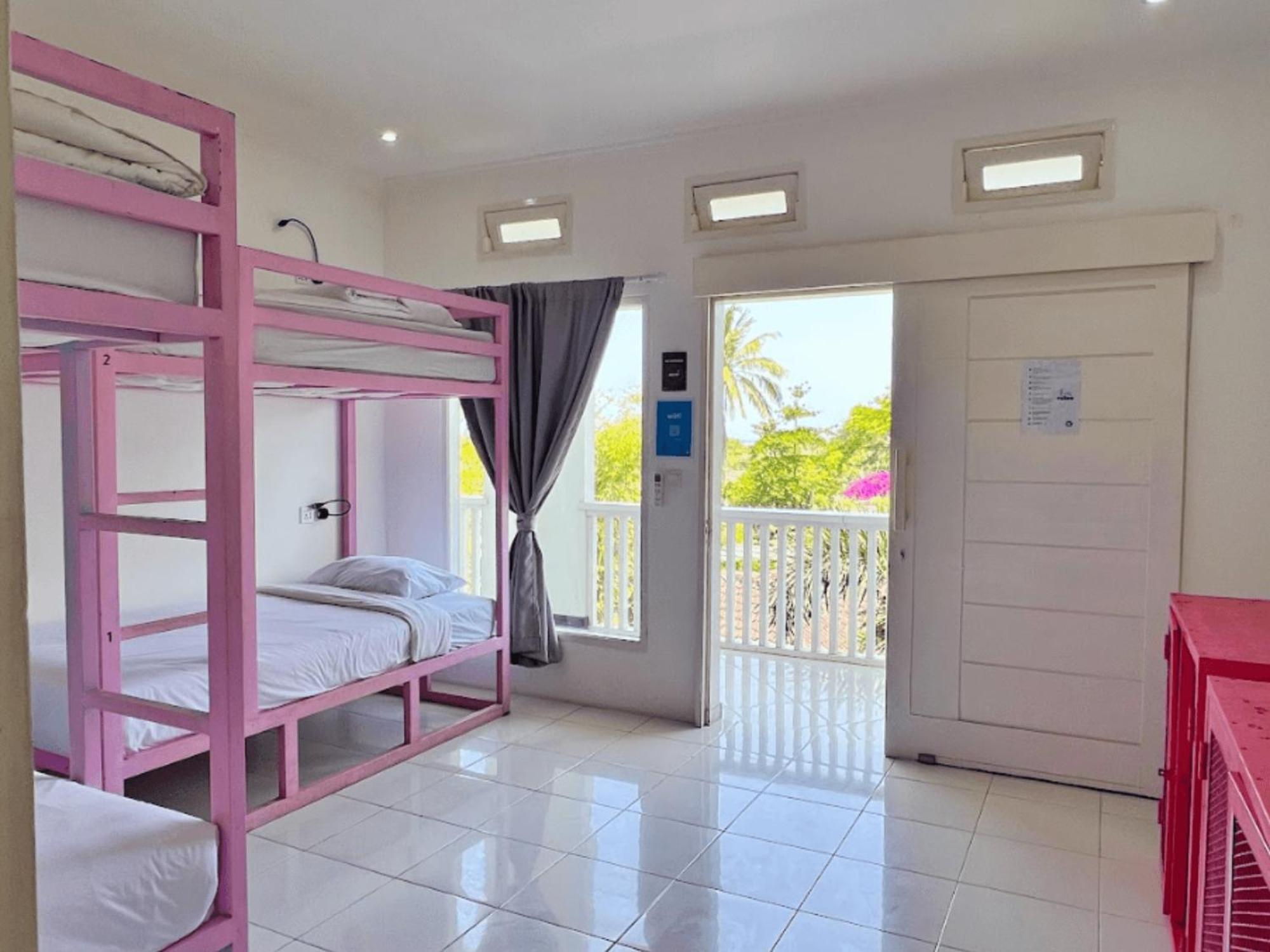 Mad Monkey Kuta Lombok Hostel Εξωτερικό φωτογραφία